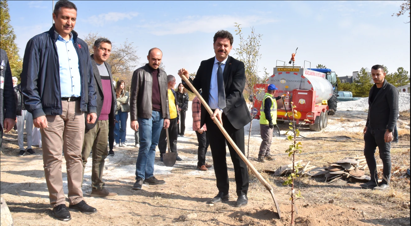 Milli Ağaçlandırma Günü’nde yüzlerce fidan toprakla buluşturuldu